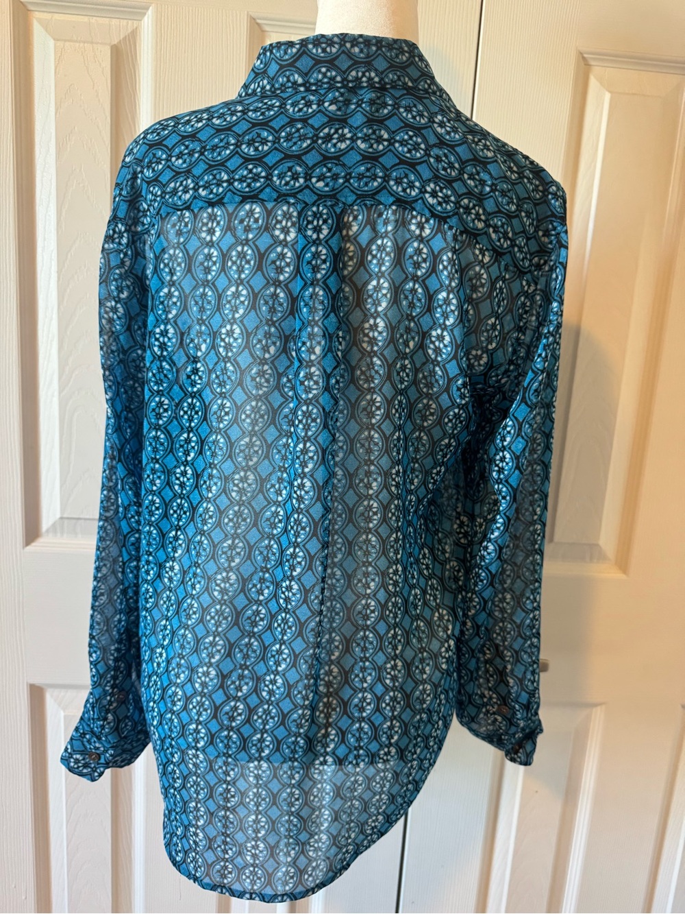 Vince Camuto Sheer Blue Geometric Button-Up Blouse Size Small | Long Sleeve - Picture 6 of 7